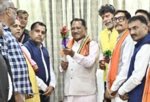 f50233e9 0be2 4303 9823 33303cc197b4 मुख्यमंत्री विष्णु देव साय को बस्तर के ऐतिहासिक ‘गोंचा महापर्व’ का आमंत्रण : ‘तुपकी’ भेंट कर किया गया सम्मान