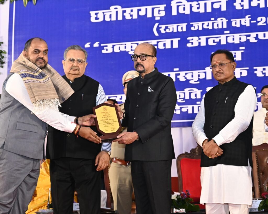 राज्यपाल के मुख्य आतिथ्य में उत्कृष्टता अलंकरण समारोह संपन्न,उत्कृष्ट विधायक के रूप में भावना बोहरा और लखेश्वर बघेल सम्मानित 2 1004451219 राज्यपाल के मुख्य आतिथ्य में उत्कृष्टता अलंकरण समारोह संपन्न,उत्कृष्ट विधायक के रूप में भावना बोहरा और लखेश्वर बघेल सम्मानित