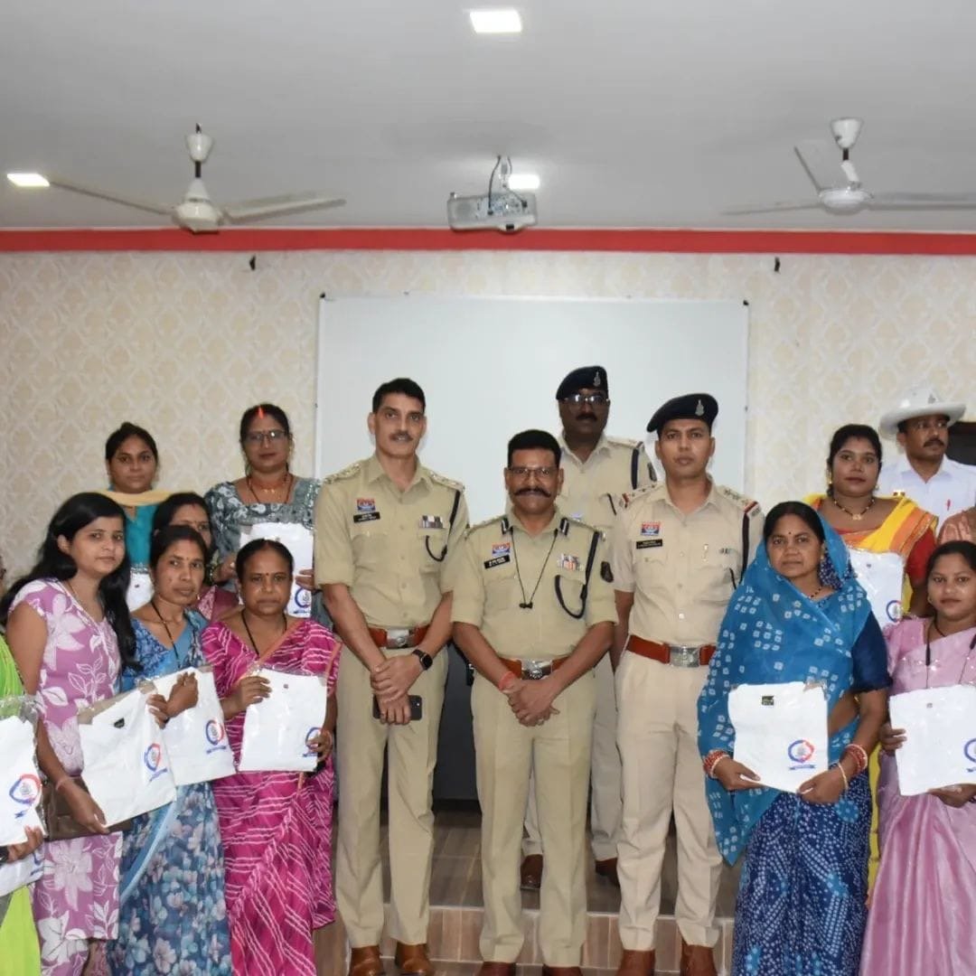 पुलिस मितान में जुड़ने वाले लोगों को एसएसपी ने दी बधाई। 1 99543323 6735 48ee b5e0 a97ca7b8f777 पुलिस मितान में जुड़ने वाले लोगों को एसएसपी ने दी बधाई।