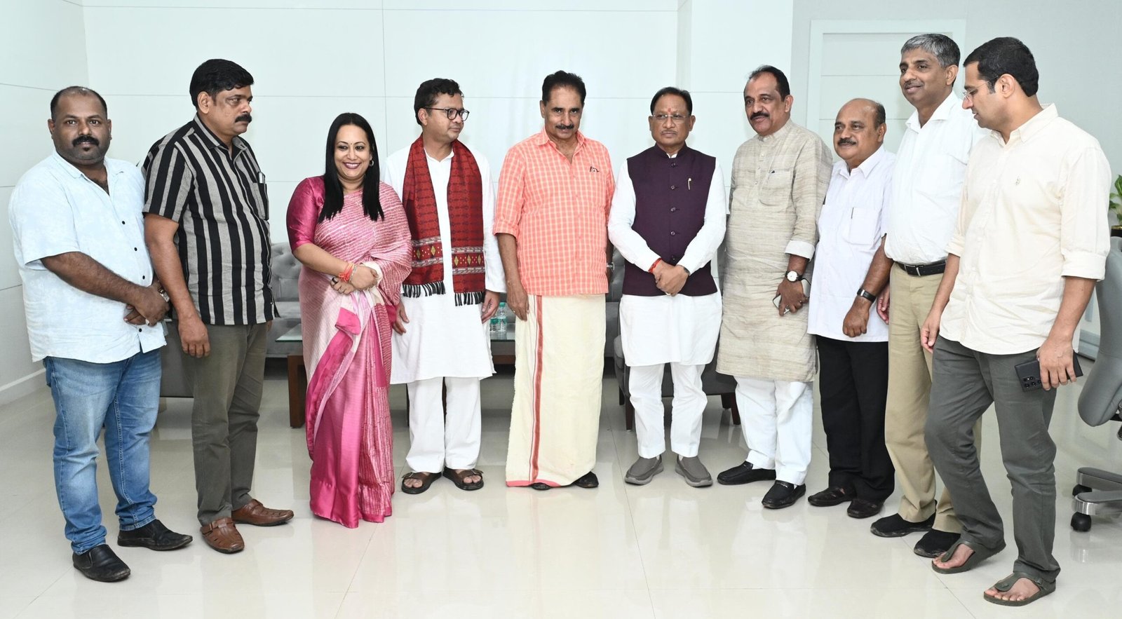 मुख्यमंत्री साय से केरल एवं ओडिशा के सांसदों के प्रतिनिधिमंडल ने की सौजन्य मुलाकात 1 c02f33e5 cb7b 43a8 95f5 00125501842d scaled मुख्यमंत्री साय से केरल एवं ओडिशा के सांसदों के प्रतिनिधिमंडल ने की सौजन्य मुलाकात