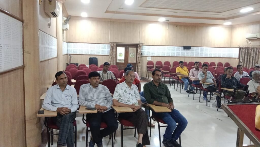 वरिष्ठ फोटो जर्नलिस्ट विनय शर्मा को रायपुर प्रेस क्लब ने दी श्रद्धांजलि, 2 032792fc e4ab 4746 82ad 9ca35c3f5dd9 वरिष्ठ फोटो जर्नलिस्ट विनय शर्मा को रायपुर प्रेस क्लब ने दी श्रद्धांजलि,