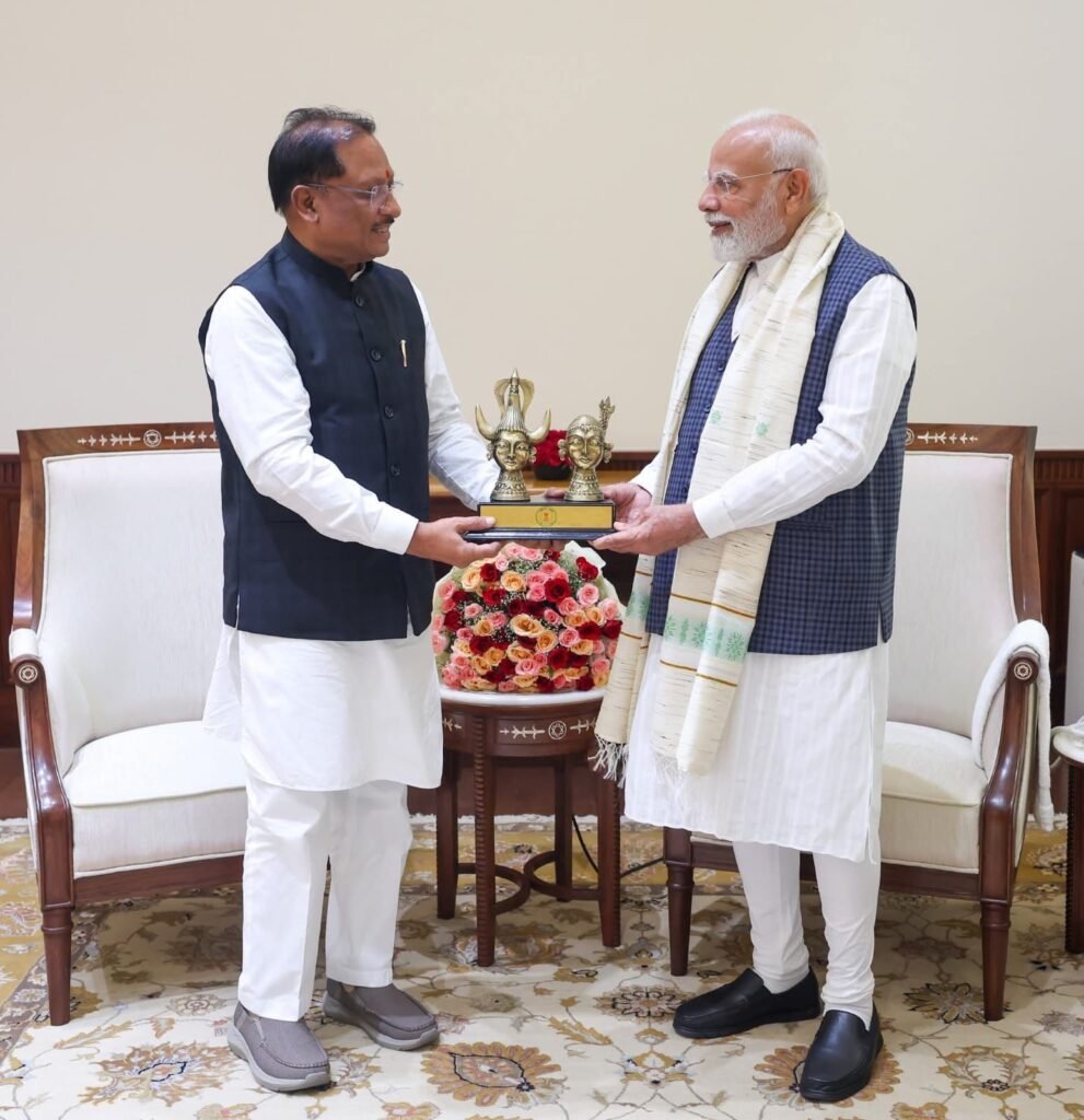 प्रधानमंत्री नरेंद्र मोदी से मिले मुख्यमंत्री विष्णुदेव साय – 1 नवंबर को ‘अमृत रजत महोत्सव’ में प्रधानमंत्री मोदी को दिया न्यौता 2 05b5afc5 0230 44cd 8fdc 03d36f82fbf3 प्रधानमंत्री नरेंद्र मोदी से मिले मुख्यमंत्री विष्णुदेव साय – 1 नवंबर को ‘अमृत रजत महोत्सव’ में प्रधानमंत्री मोदी को दिया न्यौता