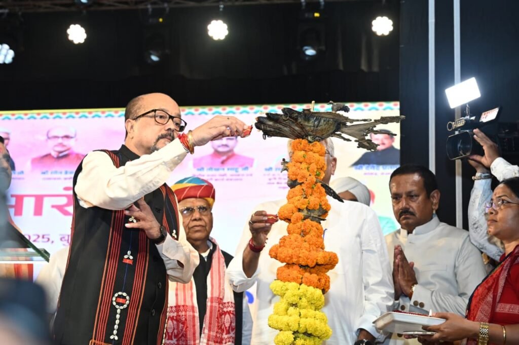 चक्रधर समारोह 2025 राज्यपाल ने किया शुभारंभ : पंडित राजेंद्र गंगानी की कथक प्रस्तुति ने दर्शकों को किया मंत्रमुग्ध 2 1005007917 चक्रधर समारोह 2025 राज्यपाल ने किया शुभारंभ : पंडित राजेंद्र गंगानी की कथक प्रस्तुति ने दर्शकों को किया मंत्रमुग्ध