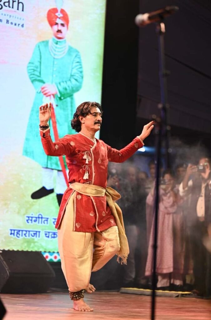चक्रधर समारोह 2025 राज्यपाल ने किया शुभारंभ : पंडित राजेंद्र गंगानी की कथक प्रस्तुति ने दर्शकों को किया मंत्रमुग्ध 4 1005007919 चक्रधर समारोह 2025 राज्यपाल ने किया शुभारंभ : पंडित राजेंद्र गंगानी की कथक प्रस्तुति ने दर्शकों को किया मंत्रमुग्ध