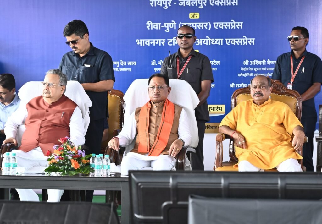 प्रधानमंत्री की विशेष पहल से बस्तर समेत प्रदेश भर में रेल सेवाओं का बढ़ा दायरा : मुख्यमंत्री साय 2 16942e26 1b38 4d0c 9af5 42bf96b8cdc0 प्रधानमंत्री की विशेष पहल से बस्तर समेत प्रदेश भर में रेल सेवाओं का बढ़ा दायरा : मुख्यमंत्री साय