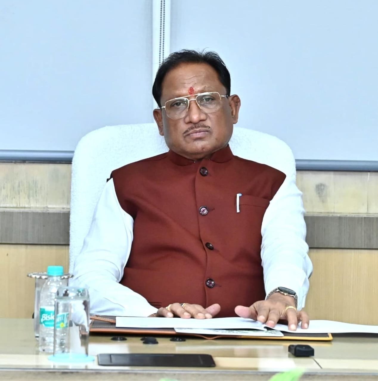 नहीं चलेगी 'पेशी पर पेशी': मुख्यमंत्री विष्णुदेव साय ने कलेक्टर्स और संभाग आयुक्तों को दिए स्पष्ट निर्देश 1 3194280a 3536 46eb a3bb 3d422262b446 नहीं चलेगी 'पेशी पर पेशी': मुख्यमंत्री विष्णुदेव साय ने कलेक्टर्स और संभाग आयुक्तों को दिए स्पष्ट निर्देश