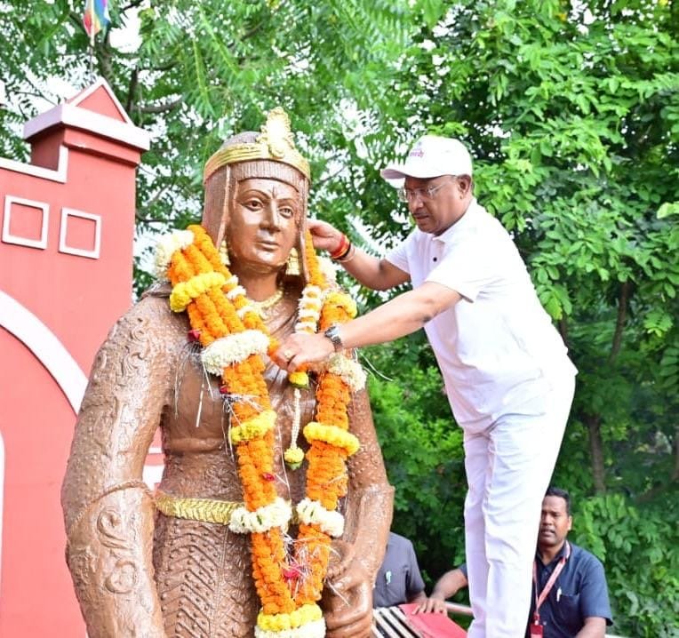 हमारा तिरंगा पूर्वजों के वर्षों के संघर्षों और बलिदान का जीवंत प्रतीक : मुख्यमंत्री साय 3 36b32e0c 6b1a 45a2 8d82 445b1dc8dc39 हमारा तिरंगा पूर्वजों के वर्षों के संघर्षों और बलिदान का जीवंत प्रतीक : मुख्यमंत्री साय