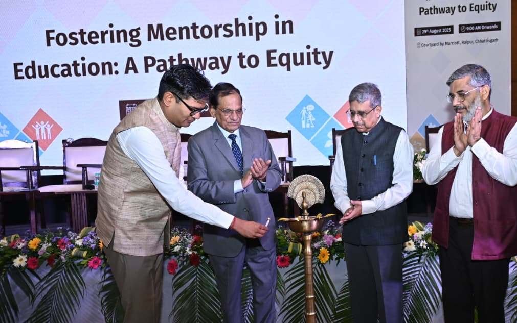 शिक्षा में मेंटरशिप सामाजिक न्याय और समान अवसर का मजबूत आधार: वित्त मंत्री ओ. पी. चौधरी 2 3dbe865d baff 4b95 b02c cb09484650ca शिक्षा में मेंटरशिप सामाजिक न्याय और समान अवसर का मजबूत आधार: वित्त मंत्री ओ. पी. चौधरी