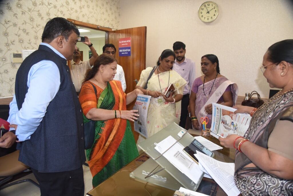 प्रसार की दिशा में छत्तीसगढ़ बना रोल मॉडल: छत्तीसगढ़ संवाद व जनसंपर्क विभाग की कार्यप्रणाली ने महाराष्ट्र के अधिकारियों को किया प्रभावित 2 437f42c3 5d4b 49f7 9c71 9b105eb161ad प्रसार की दिशा में छत्तीसगढ़ बना रोल मॉडल: छत्तीसगढ़ संवाद व जनसंपर्क विभाग की कार्यप्रणाली ने महाराष्ट्र के अधिकारियों को किया प्रभावित