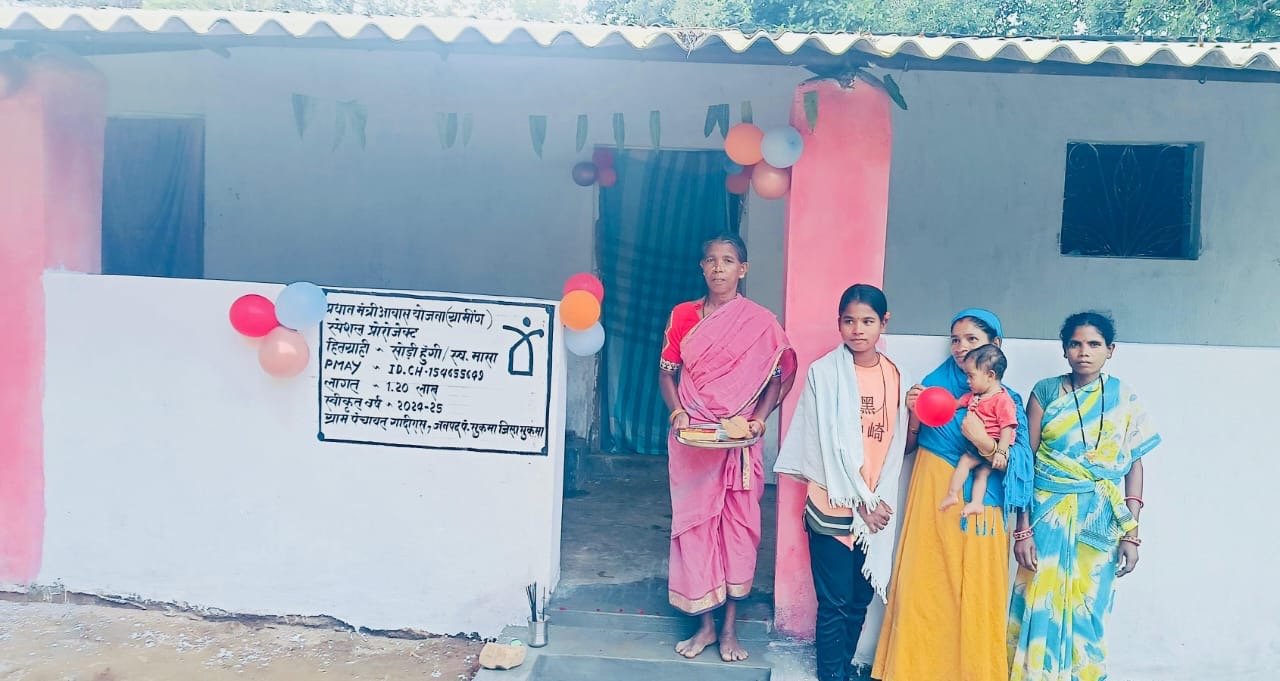 नक्सल पीड़ित परिवार के आशियाने का सपना हुआ साकार 1 510c5e91 4042 42bf 8329 789d2b2af0ca नक्सल पीड़ित परिवार के आशियाने का सपना हुआ साकार