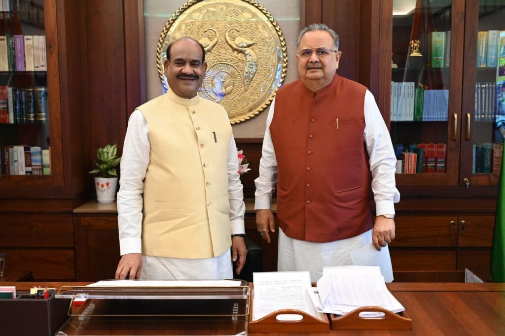 छत्तीसगढ़ विधानसभा अध्यक्ष डॉ. रमन सिंह ने प्रधानमंत्री नरेंद्र मोदी को नवीन विधानसभा भवन लोकार्पण के लिए किया आमंत्रित 2 825e7969 a552 4bee 8272 6e5e15493e0a छत्तीसगढ़ विधानसभा अध्यक्ष डॉ. रमन सिंह ने प्रधानमंत्री नरेंद्र मोदी को नवीन विधानसभा भवन लोकार्पण के लिए किया आमंत्रित