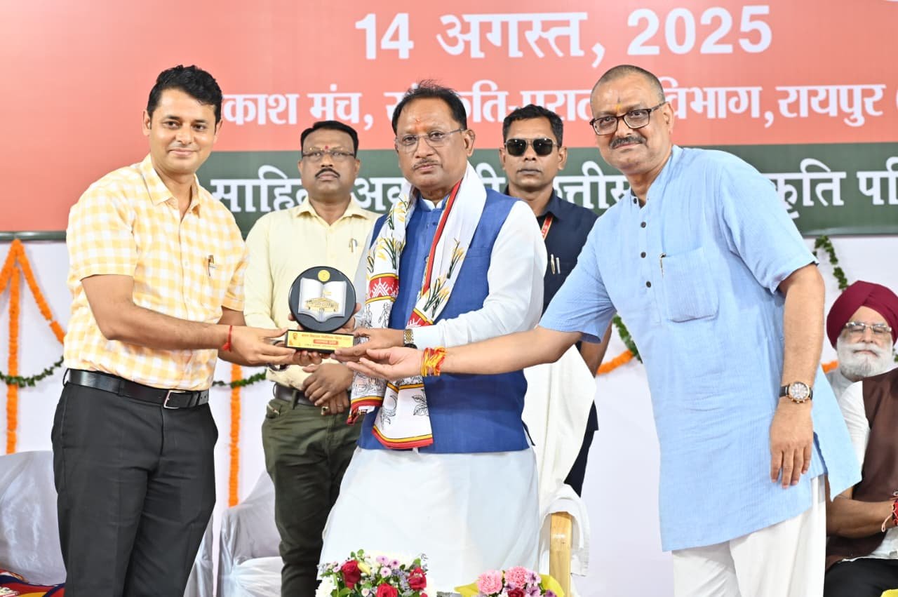 मुख्यमंत्री साय भारत विभाजन विभीषिका दिवस – राष्ट्रीय संगोष्ठी एवं चित्र प्रदर्शनी में हुए शामिल 1 IMG 20250814 WA0849 मुख्यमंत्री साय भारत विभाजन विभीषिका दिवस – राष्ट्रीय संगोष्ठी एवं चित्र प्रदर्शनी में हुए शामिल