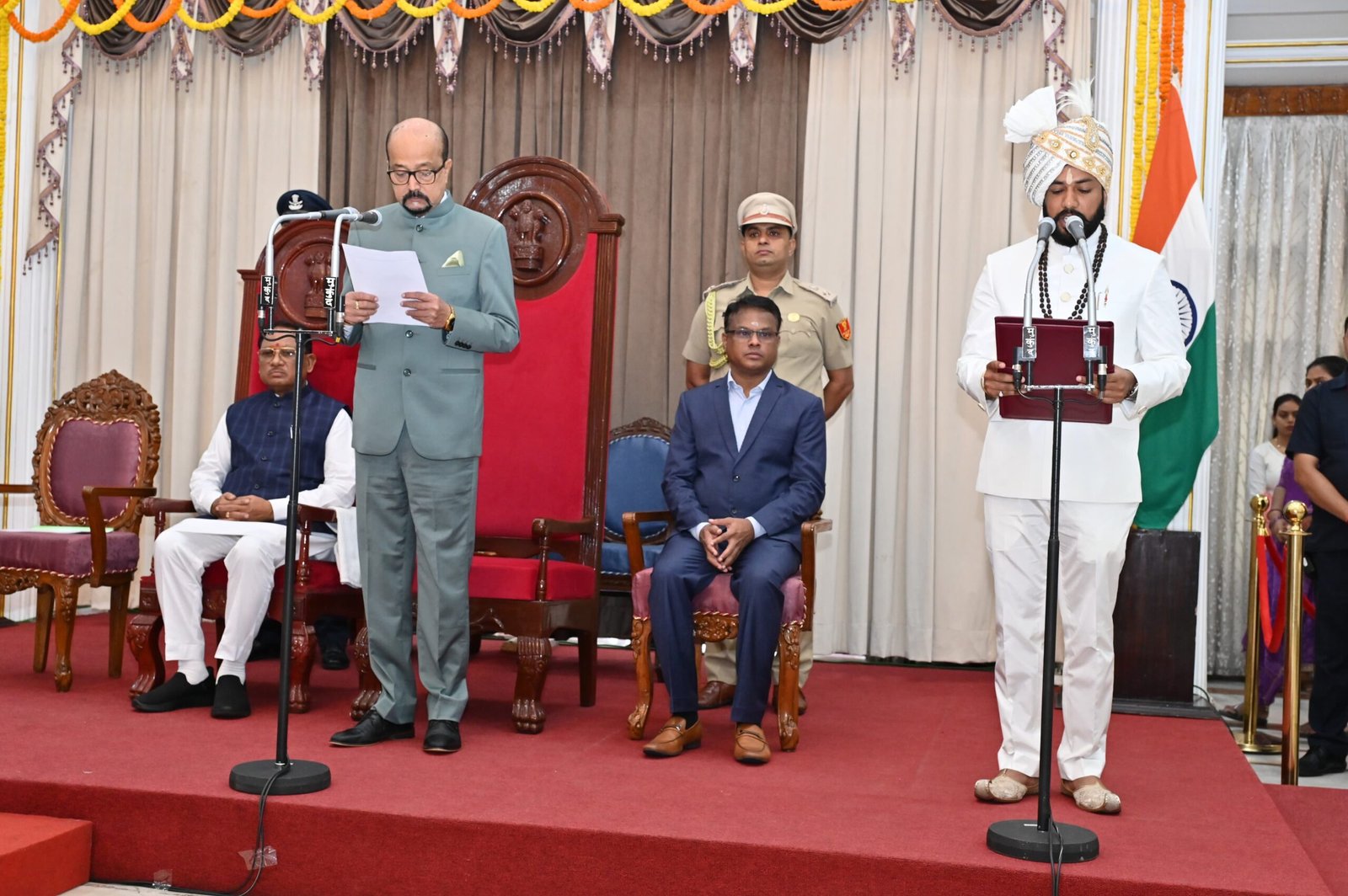 राजभवन में शपथ ग्रहण समारोह सम्पन्न,गजेन्द्र यादव,गुरू खुशवंत और राजेश अग्रवाल बने मंत्री 1 IMG 20250820 WA0473 scaled राजभवन में शपथ ग्रहण समारोह सम्पन्न,गजेन्द्र यादव,गुरू खुशवंत और राजेश अग्रवाल बने मंत्री