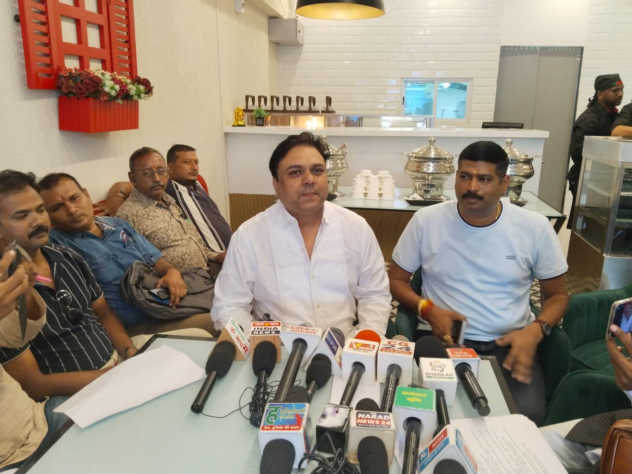 रायपुरियंस को मिलेगा देश विदेश के चाट का स्वाद, "चाट लाऊंज" ने खोला आउटलेट 1 IMG 20250822 WA0635 रायपुरियंस को मिलेगा देश विदेश के चाट का स्वाद, "चाट लाऊंज" ने खोला आउटलेट
