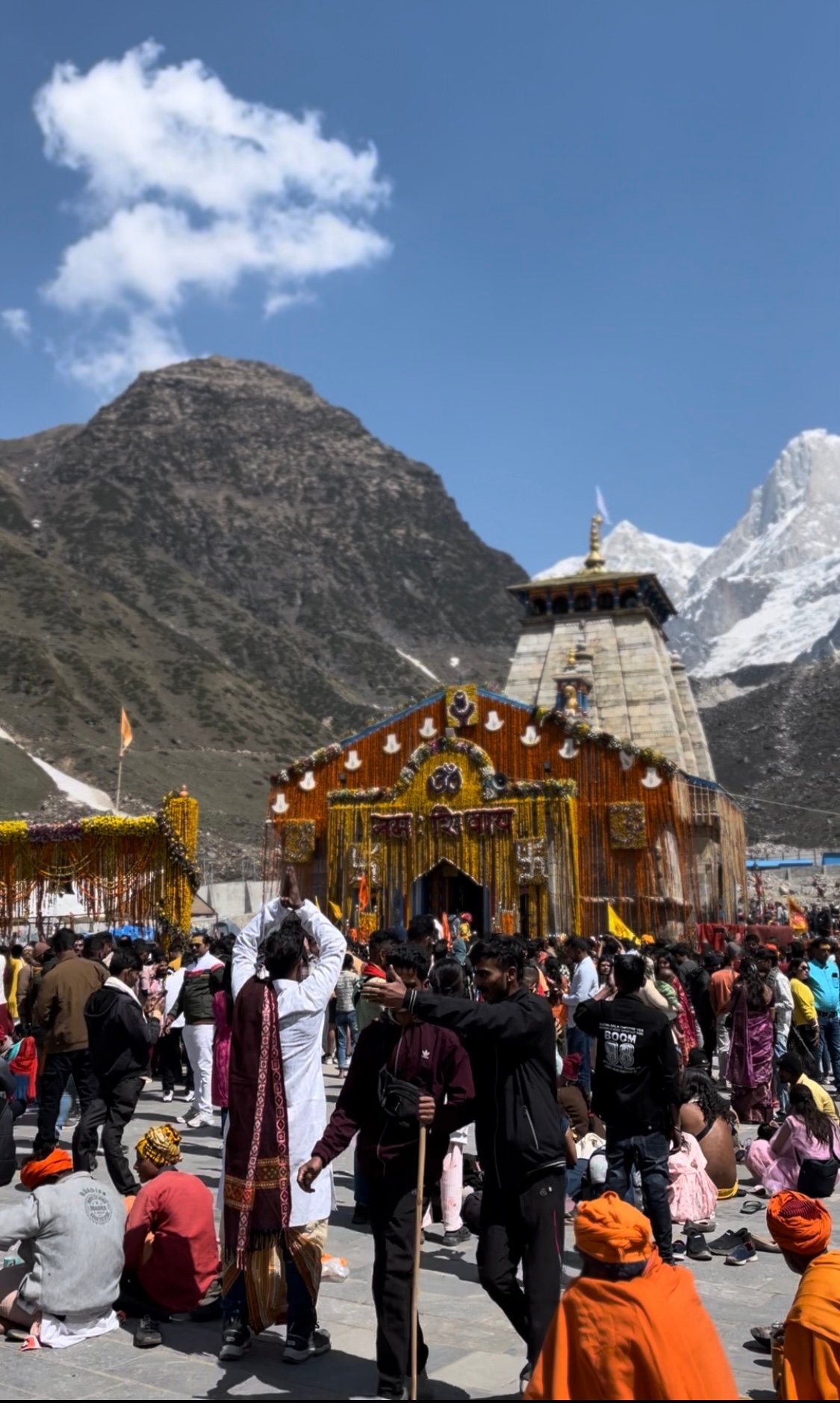 चार धाम यात्रा पर पड़ी भूस्खलन की मार, श्रद्धालु पहुंच रहे केदारनाथ, बद्रीनाथ 1 IMG 6931 चार धाम यात्रा पर पड़ी भूस्खलन की मार, श्रद्धालु पहुंच रहे केदारनाथ, बद्रीनाथ