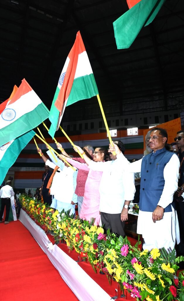 स्वच्छता में छत्तीसगढ़ को राष्ट्रीय स्तर पर प्रतिष्ठित करने में स्वच्छता दीदियों का योगदान, मुख्यमंत्री एवं उप मुख्यमंत्री ने पैर पखारकर किया उनका सम्मान 4 aa5a613d a7e9 48aa 8865 b411f6265788 स्वच्छता में छत्तीसगढ़ को राष्ट्रीय स्तर पर प्रतिष्ठित करने में स्वच्छता दीदियों का योगदान, मुख्यमंत्री एवं उप मुख्यमंत्री ने पैर पखारकर किया उनका सम्मान