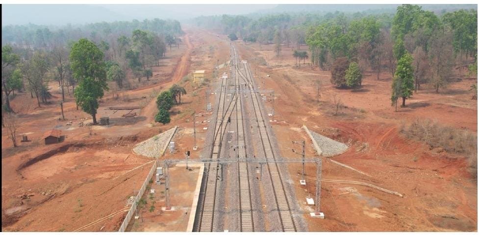 बस्तर के विकास में एक और क्रांतिकारी कदम, दल्लीराजहरा–रावघाट रेल परियोजना दिसंबर तक होगी पूरी 2 d7bf392f da5e 4c82 9665 fd3ce509ee58 बस्तर के विकास में एक और क्रांतिकारी कदम, दल्लीराजहरा–रावघाट रेल परियोजना दिसंबर तक होगी पूरी