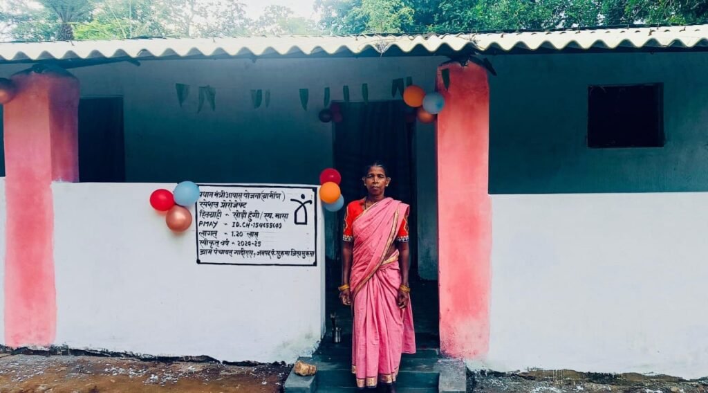 नक्सल पीड़ित परिवार के आशियाने का सपना हुआ साकार 2 f26da745 eca8 4fb0 9d59 d35ff8de06dd नक्सल पीड़ित परिवार के आशियाने का सपना हुआ साकार
