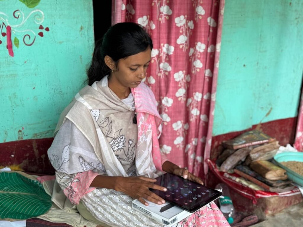 बाढ़ में बही पुस्तकें, टेबलेट भी हुआ खराब, पर नहीं रुकेगी पूनम की प्रतियोगी परीक्षा की तैयारी 2 1005068504 बाढ़ में बही पुस्तकें, टेबलेट भी हुआ खराब, पर नहीं रुकेगी पूनम की प्रतियोगी परीक्षा की तैयारी