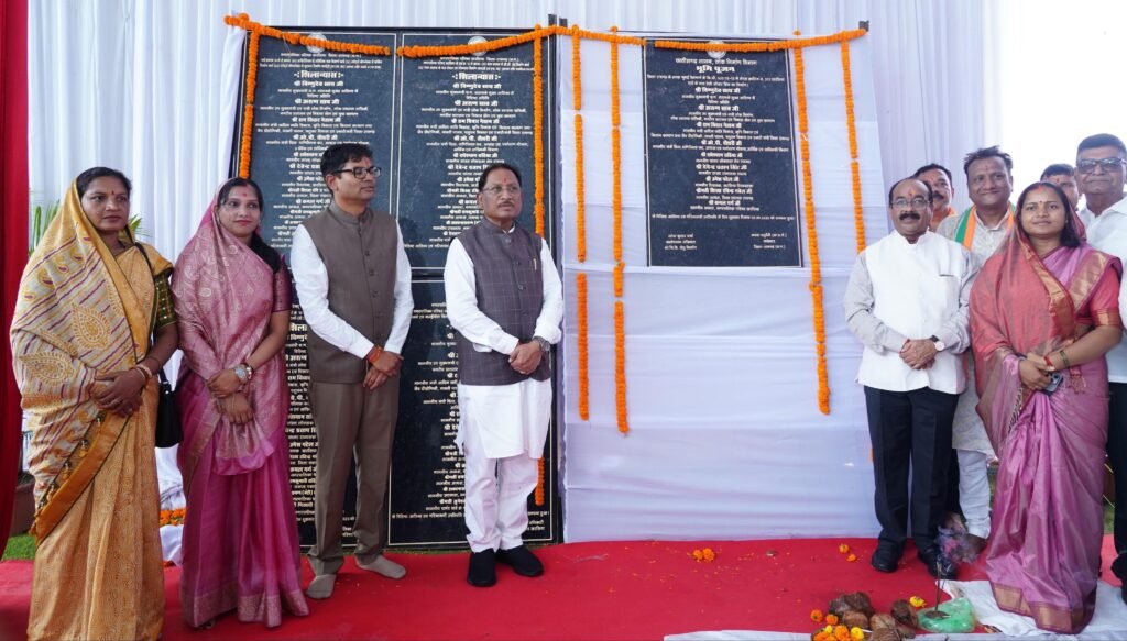 किसान, महिलाओं और युवाओं की प्रगति ही राज्य का भविष्य : मुख्यमंत्री साय 3 1005123594 किसान, महिलाओं और युवाओं की प्रगति ही राज्य का भविष्य : मुख्यमंत्री साय
