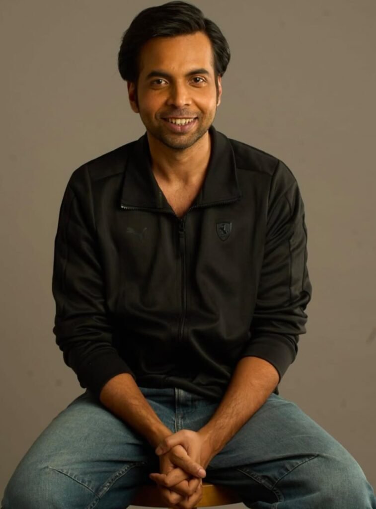 1005278578 20 साल बाद थिएटर में वापसी करेंगे , जना उर्फ अभिषेक बैनर्जी, व्यंग्यात्मक शो "तू क्या है" से करेंगे वापसी