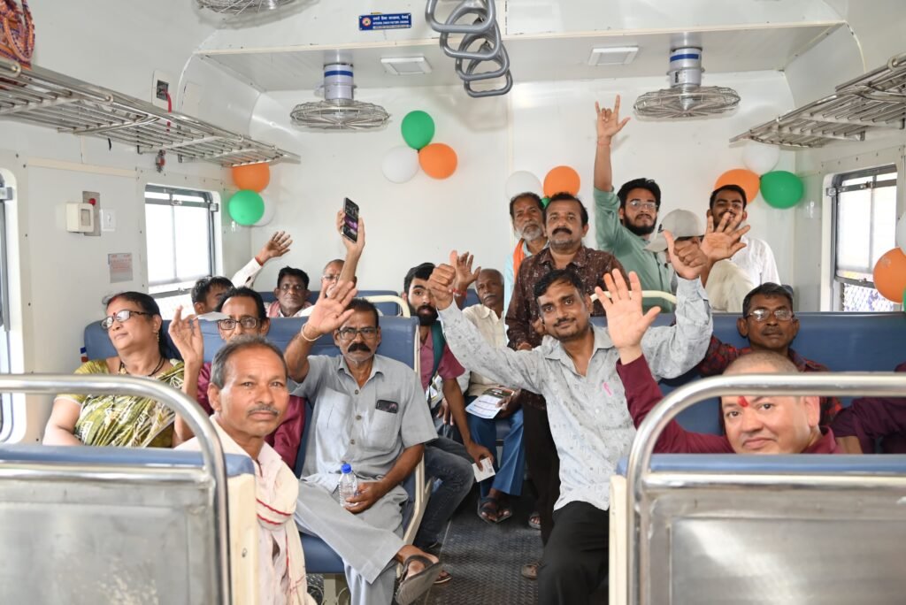 रेलवे इंफ्रास्ट्रक्चर में तेजी से हो रहा निवेश आने वाली पीढ़ियों के लिए नया भविष्य गढ़ेगा : मुख्यमंत्री साय 3 1005294425 1 रेलवे इंफ्रास्ट्रक्चर में तेजी से हो रहा निवेश आने वाली पीढ़ियों के लिए नया भविष्य गढ़ेगा : मुख्यमंत्री साय