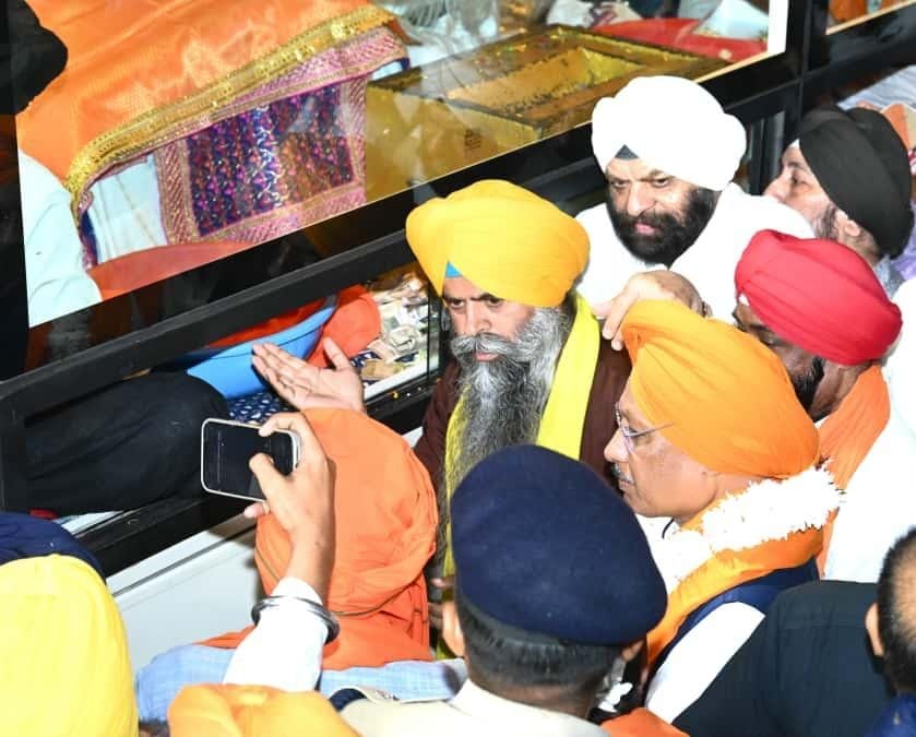 मुख्यमंत्री गुरु श्री तेगबहादुर सिंह जी की 350वीं शहादत शताब्दी पर नगर कीर्तन यात्रा में हुए शामिल 3 1005335773 मुख्यमंत्री गुरु श्री तेगबहादुर सिंह जी की 350वीं शहादत शताब्दी पर नगर कीर्तन यात्रा में हुए शामिल