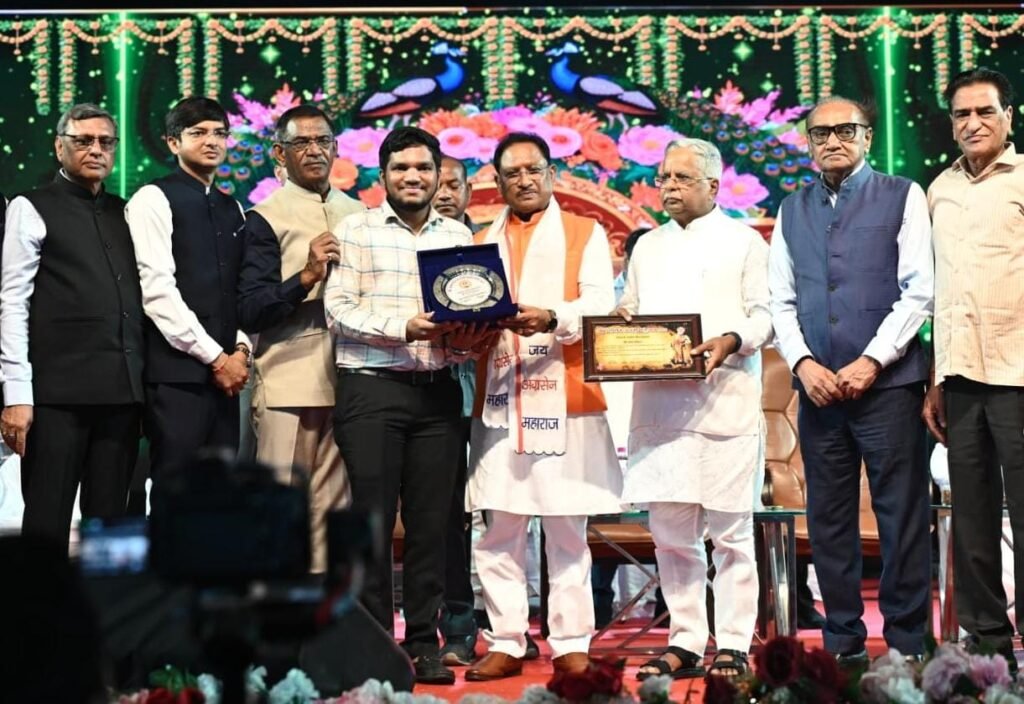 मुख्यमंत्री विष्णु देव साय "अग्रसेन जयंती महोत्सव 2025" समारोह में हुए शामिल 2 1005363106 मुख्यमंत्री विष्णु देव साय "अग्रसेन जयंती महोत्सव 2025" समारोह में हुए शामिल