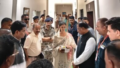 IMG 20250901 WA0696 बाढ़ में बही पुस्तकें, टेबलेट भी हुआ खराब, पर नहीं रुकेगी पूनम की प्रतियोगी परीक्षा की तैयारी
