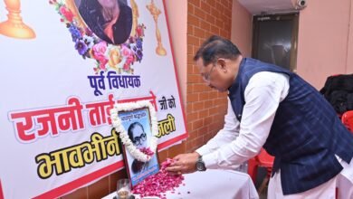 IMG 20250908 WA0419 मुख्यमंत्री साय ने रायपुर की पहली महिला विधायक स्वर्गीय रजनी ताई उपासने के निवास पहुंचकर अर्पित की श्रद्धांजलि