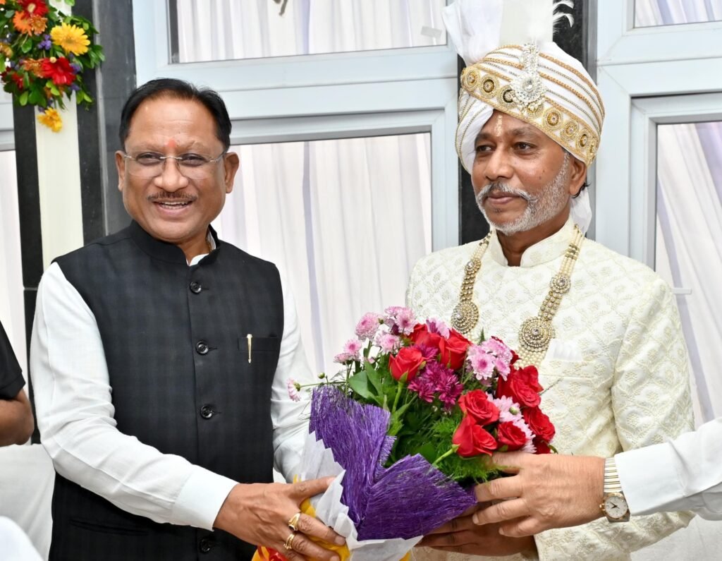 मुख्यमंत्री साय गुरु खुशवंत साहेब के गृहप्रवेश कार्यक्रम में हुए शामिल 2 1005705248 मुख्यमंत्री साय गुरु खुशवंत साहेब के गृहप्रवेश कार्यक्रम में हुए शामिल