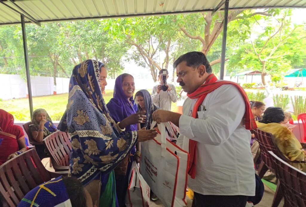 *प्रदेश में पहली बार दीपावली पर उपमुख्यमंत्री विजय शर्मा ने किया स्वच्छता दीदियों व कमांडो के साथ जलपान एवं स्नेहिल सम्मान 2 1005721434 *प्रदेश में पहली बार दीपावली पर उपमुख्यमंत्री विजय शर्मा ने किया स्वच्छता दीदियों व कमांडो के साथ जलपान एवं स्नेहिल सम्मान