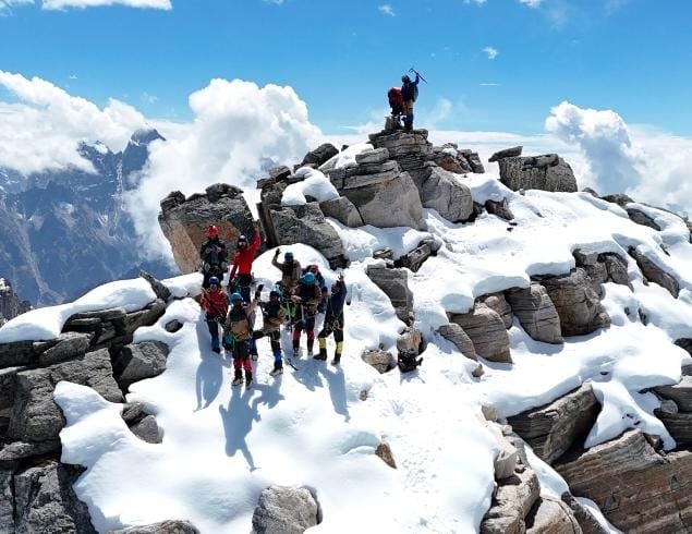 हिमालय में गूँजी जशपुर की गूंज: आदिवासी युवाओं ने जगतसुख पीक पर खोला नया मार्ग 2 1005799214 हिमालय में गूँजी जशपुर की गूंज: आदिवासी युवाओं ने जगतसुख पीक पर खोला नया मार्ग