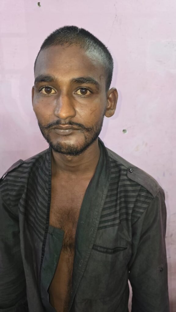 हिन्दू संगठनों ने शहर के बीच खुले आम गौमांस पकाते हुए आरोपियों को पकड़ा 2 34edda5f 0680 4e3c b07d 90f12be11335 हिन्दू संगठनों ने शहर के बीच खुले आम गौमांस पकाते हुए आरोपियों को पकड़ा