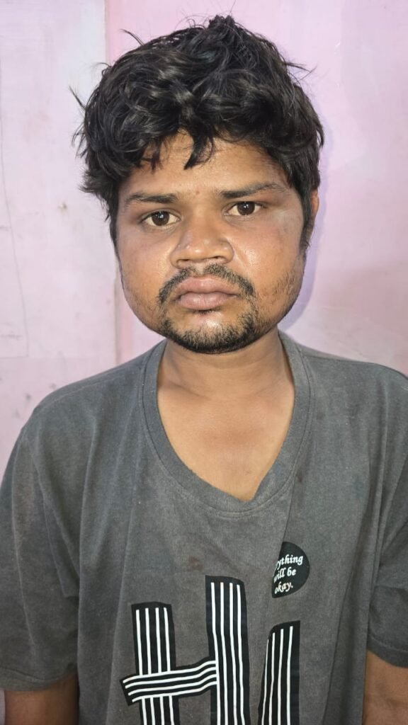 हिन्दू संगठनों ने शहर के बीच खुले आम गौमांस पकाते हुए आरोपियों को पकड़ा 3 91f50a8a ec19 4590 bcec 411ea7ffd73d हिन्दू संगठनों ने शहर के बीच खुले आम गौमांस पकाते हुए आरोपियों को पकड़ा