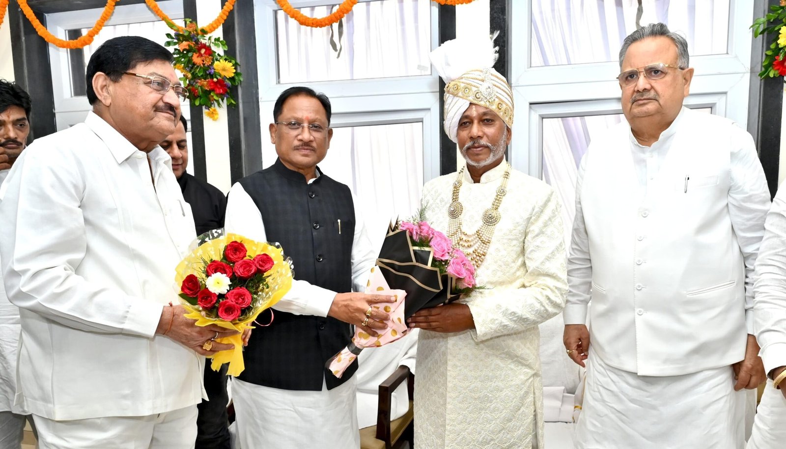 मुख्यमंत्री साय गुरु खुशवंत साहेब के गृहप्रवेश कार्यक्रम में हुए शामिल 1 IMG 20251018 WA0664 scaled मुख्यमंत्री साय गुरु खुशवंत साहेब के गृहप्रवेश कार्यक्रम में हुए शामिल