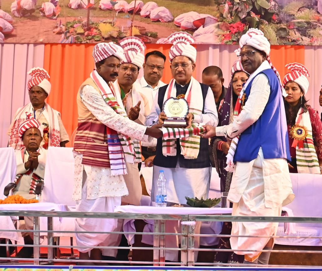 करमा महोत्सव हमारी प्राचीन और गौरवशाली परंपरा का प्रतीक: मुख्यमंत्री विष्णुदेव साय 1 IMG 20251019 WA0198 करमा महोत्सव हमारी प्राचीन और गौरवशाली परंपरा का प्रतीक: मुख्यमंत्री विष्णुदेव साय