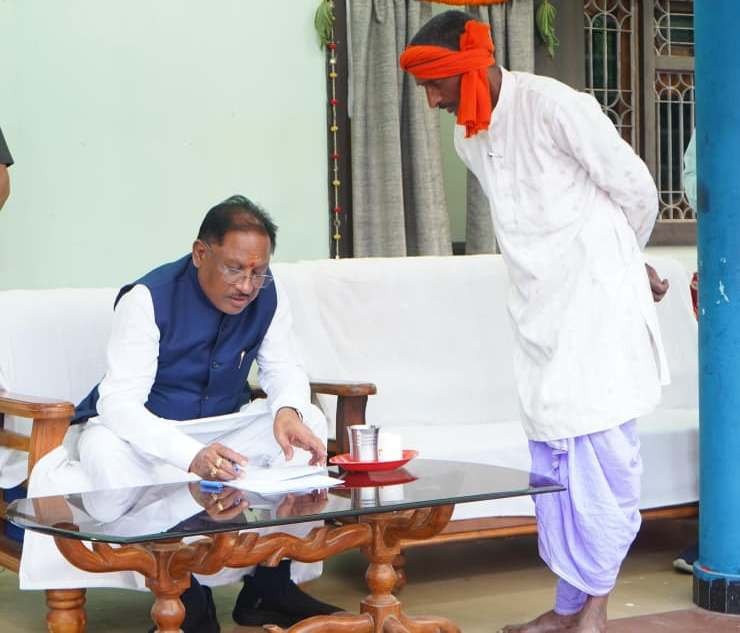 मुख्यमंत्री श्री विष्णु देव साय ने बगिया में सुनी आम जनता की समस्याएं, आवेदनों के त्वरित निराकरण के निर्देश 1 IMG 20251021 WA0258 मुख्यमंत्री श्री विष्णु देव साय ने बगिया में सुनी आम जनता की समस्याएं, आवेदनों के त्वरित निराकरण के निर्देश