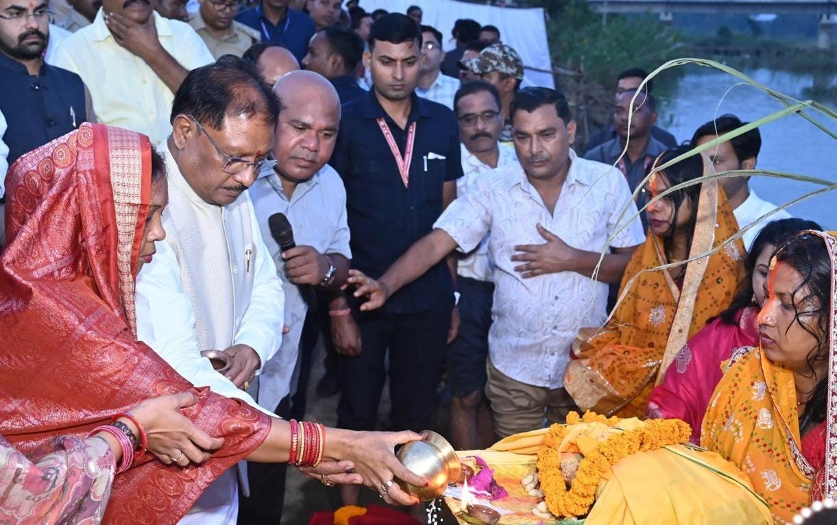 मुख्यमंत्री साय ने जशपुर में दुलदुला छठ घाट में सूर्य को दिया अर्घ्य: प्रदेश की सुख-समृद्धि और खुशहाली की कामना की 1 IMG 20251027 WA0352 मुख्यमंत्री साय ने जशपुर में दुलदुला छठ घाट में सूर्य को दिया अर्घ्य: प्रदेश की सुख-समृद्धि और खुशहाली की कामना की