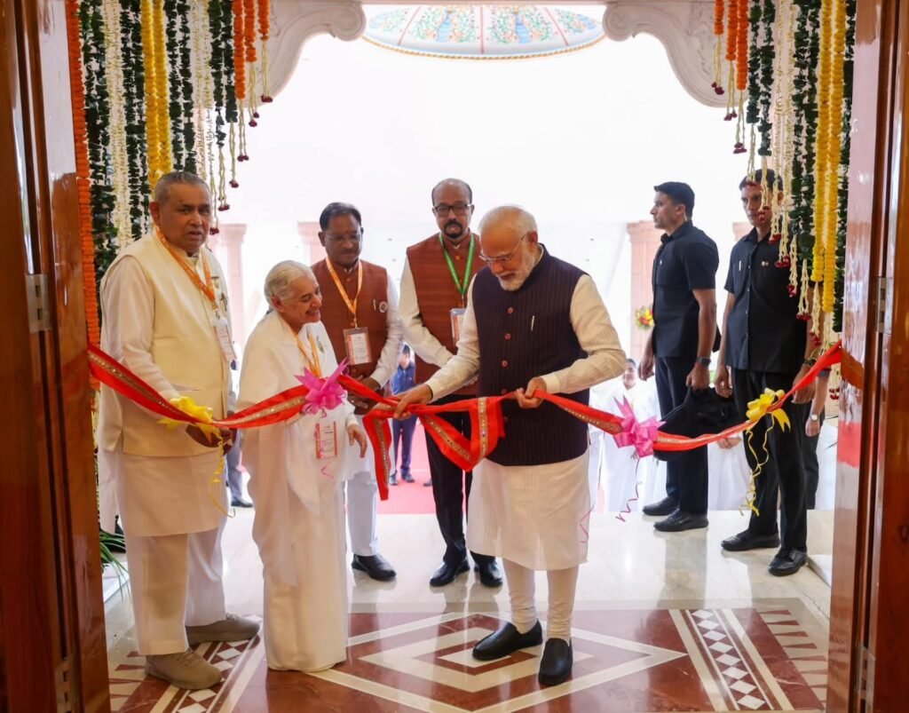 1005820203 ब्रह्माकुमारीज़ के शांति शिखर के उद्घाटन में बोले पीएम नरेंद्र मोदी_मैं यहां अतिथि नहीं हूँ, मैं आपका हूँ