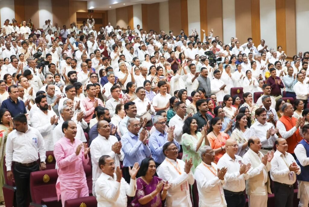 1005820209 ब्रह्माकुमारीज़ के शांति शिखर के उद्घाटन में बोले पीएम नरेंद्र मोदी_मैं यहां अतिथि नहीं हूँ, मैं आपका हूँ