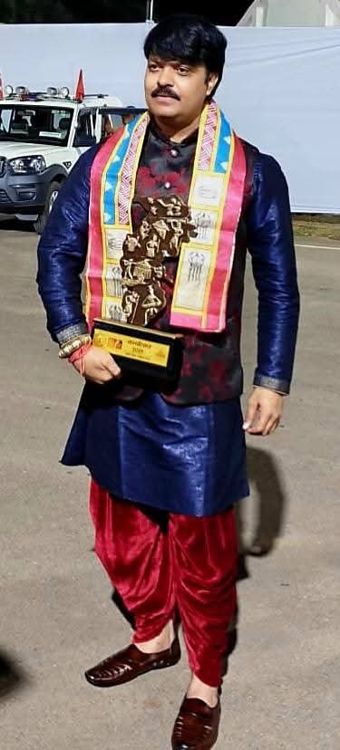 1005833647 राज्योत्सव में बॉलीवुड के पार्श्व गायक आदित्य नारायण सहित छत्तीसगढ़ के कलाकार सुनील तिवारी ने बिखेरा रंग