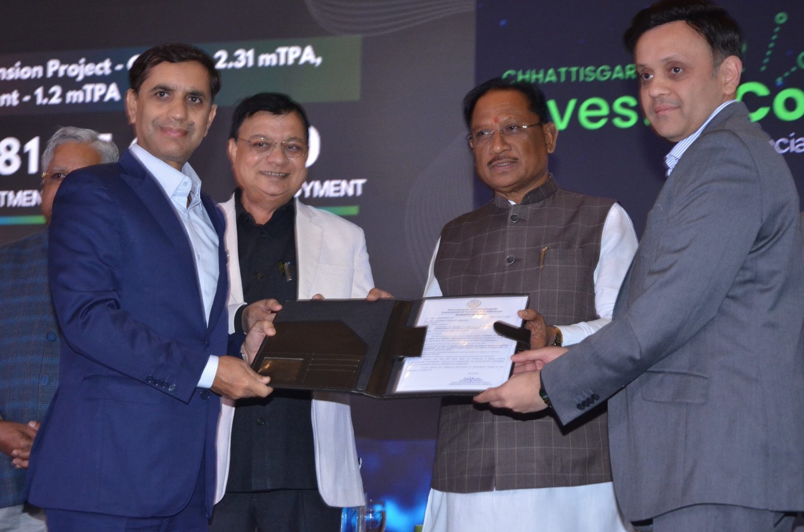 IMG 20251125 WA0389 scaled मुख्यमंत्री विष्णुदेव साय ने केंद्रीय रेल मंत्री अश्विनी वैष्णव से की सौजन्य मुलाकात