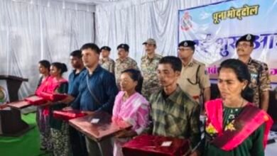 IMG 20251108 011410 37 लाख रुपये के इनामी 7 नक्सलियों ने गरियाबंद पुलिस के सामने किया आत्मसमर्पण