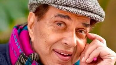 दिग्गज अभिनेता धर्मेन्द्र का 89 वर्ष में निधन , करण जौहर ने दी सोशल मीडिया में जानकारी ,श्मशान में फिल्मी हस्तियों का जमावड़ा 2 IMG 20251124 145203 दिग्गज अभिनेता धर्मेन्द्र का 89 वर्ष में निधन , करण जौहर ने दी सोशल मीडिया में जानकारी ,श्मशान में फिल्मी हस्तियों का जमावड़ा