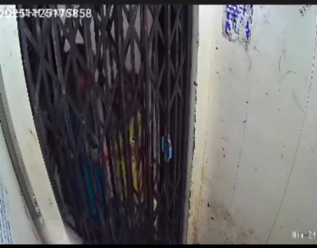 IMG 20251126 135111 रायपुर के आवासीय सोसायटी में सातवीं मंजिल से गिरी लिफ्ट ,2 के घायल होने की जानकारी