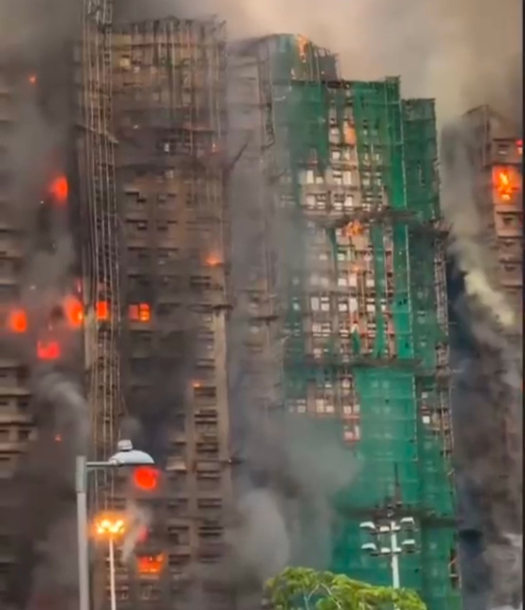 हांगकांग में भीषण आग: मौत का आंकड़ा 128 पहुँचा, तलाशी अभियान अंतिम चरण में 1 IMG 20251129 112958 हांगकांग में भीषण आग: मौत का आंकड़ा 128 पहुँचा, तलाशी अभियान अंतिम चरण में