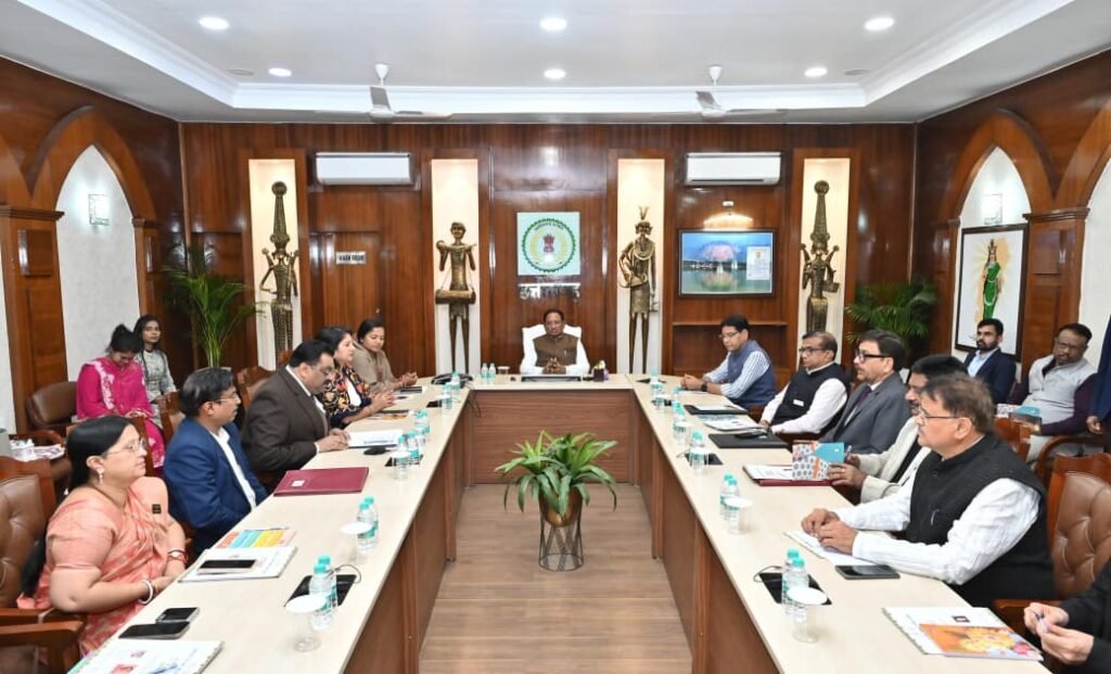 1006197735 छत्तीसगढ़ राज्य बाल अधिकार संरक्षण आयोग ने प्रदेश के 6 विश्वविद्यालयों के साथ किया एमओयू