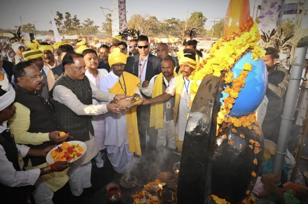 राष्ट्र व समाज के नव निर्माण में आदिवासी समाज के अमर शहीदों एवं महापुरूषों का अद्वितीय योगदान: मुख्यमंत्री साय 3 1006207479 राष्ट्र व समाज के नव निर्माण में आदिवासी समाज के अमर शहीदों एवं महापुरूषों का अद्वितीय योगदान: मुख्यमंत्री साय