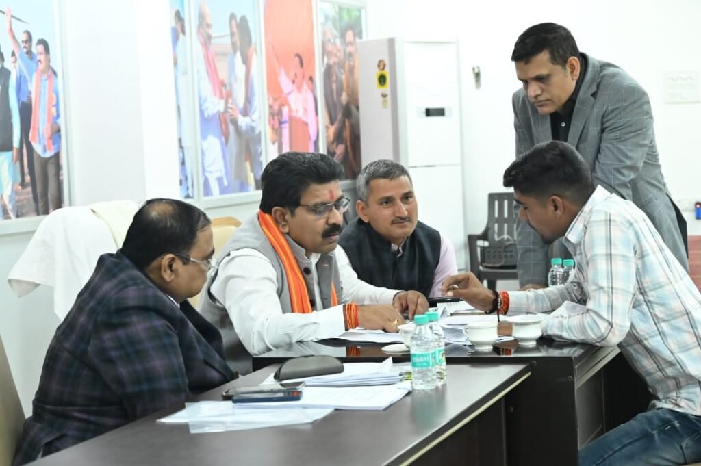 1006298356 आरक्षक भर्ती प्रक्रिया में पारदर्शिता के लिए शासन पूरी तरह प्रतिबद्ध - उपमुख्यमंत्री विजय शर्मा